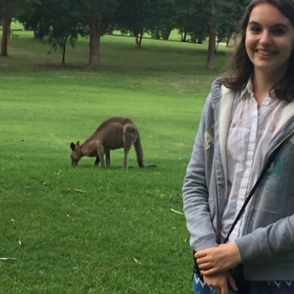 Je savais qu'il y avait beaucoup de kangourous en Australie, mais je ne pensais quand même pas en voir de si près ! On n'en voit qu'un sur la photo, mais il y en avait tout autour de nous. C'était vraiment dépaysant ! 